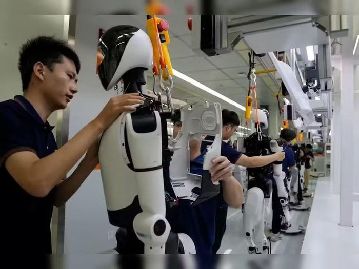 Trung Quốc tăng cường sản xuất robot để thay thế con người, đối phó với khủng hoảng dân số. Ảnh: Creaders.