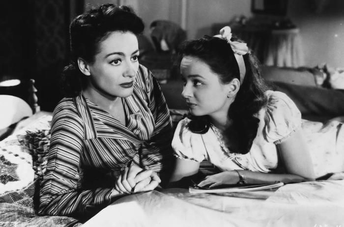 Joan Crawford và Ann Blyth trong phim Mildred Pierce. Ảnh: John Springer Collection/CORBIS/Corbis via Getty Images