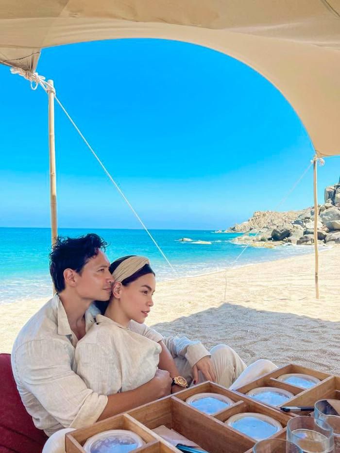Hồ Ngọc Hà và Kim Lý hạnh phúc sau 9 năm yêu nhau.