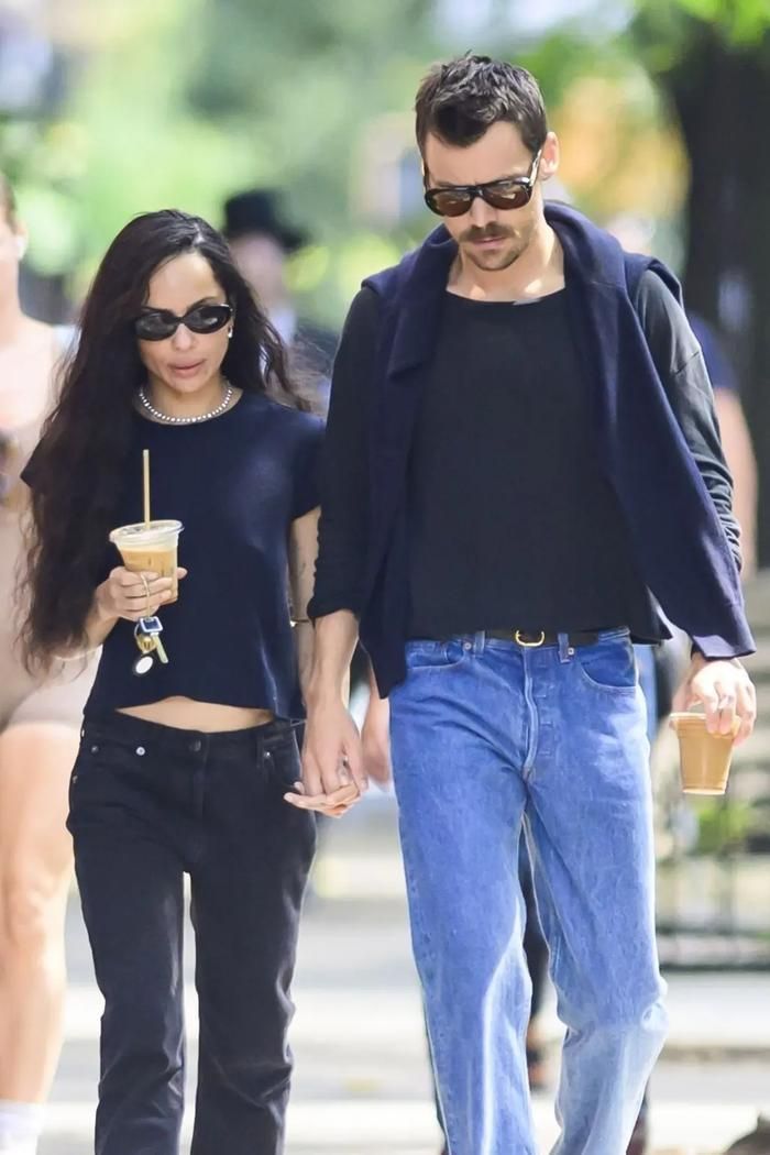 Zoë Kravitz và Harry Styles đang lên kế hoạch tổ chức một đám cưới riêng tư tại Anh vào dịp Giáng sinh năm nay.