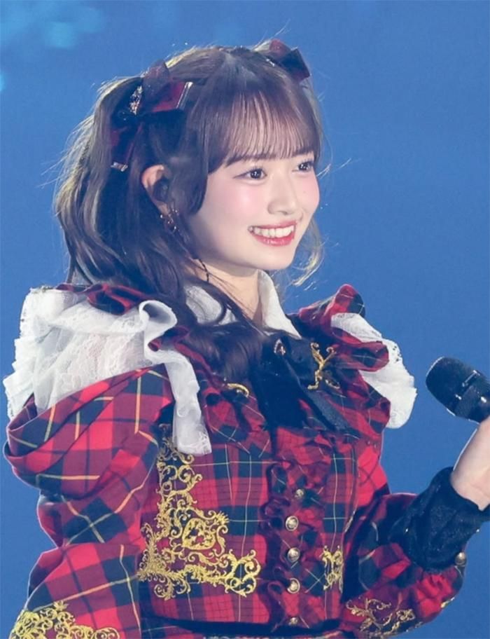 Hanada Mei là thành viên của nhóm nhạc thần tượng AKB48.