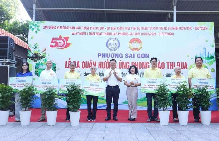 Lễ ra quân hưởng ứng phong trào thi đua “Toàn dân chung tay bảo vệ môi trường, vì một Việt Nam xanh - sạch - đẹp” ngày 28/6 tại phường Sài Gòn. Ảnh: UBND phường Sài Gòn