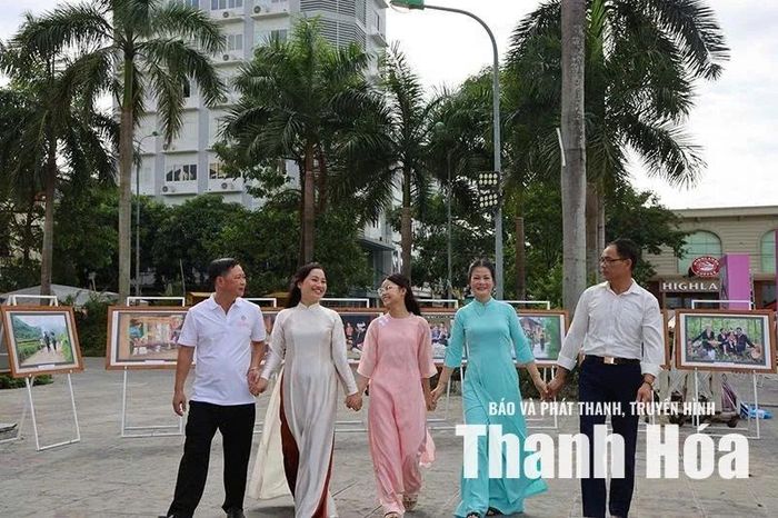 Gia đình hạnh phúc là nền tảng cho quốc gia thịnh vượng.