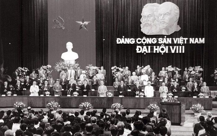 Ðại hội lần thứ VIII của Ðảng diễn ra từ ngày 28/6 đến 1/7/1996 tại Hội trường Ba Ðình, Hà Nội. Ảnh: tuyengiao.vn