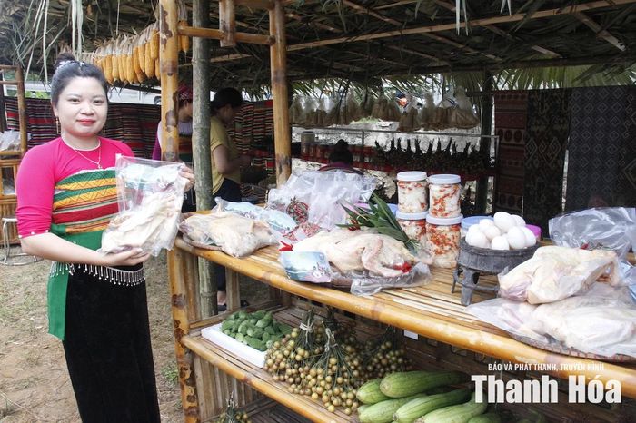 Sản phẩm Vịt Cổ Lũng thành phẩm được đóng gói bảo đảm an toàn vệ sinh thực phẩm.