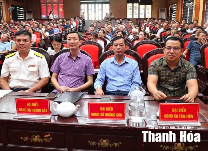 Ngành Thuế phối hợp với các địa phương tổ chức hội nghị tập huấn, tuyên truyền, đối thoại, giải đáp vướng mắc cho hộ kinh doanh; ký kết hợp tác với các ngân hàng nhằm hỗ trợ hộ kinh doanh thực hiện chuyển đổi số và thanh toán điện tử.