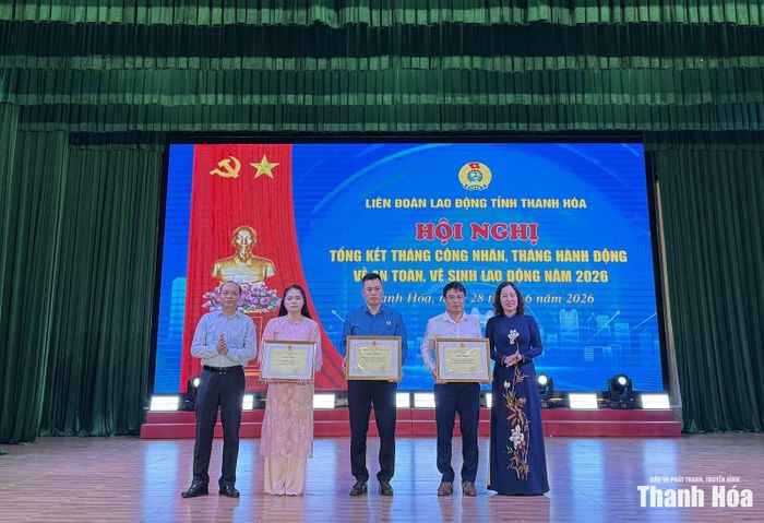 Các tập thể, cá nhân được nhận bằng khen của Tổng LĐLĐ Việt Nam.