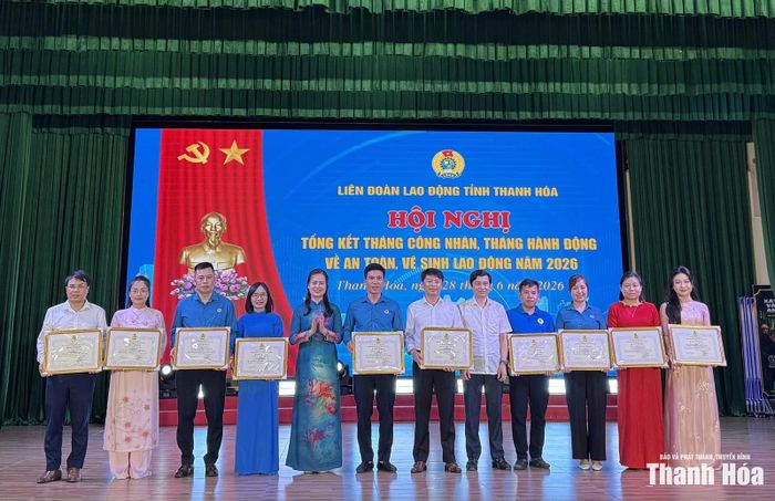 Các tập thể, cá nhân được nhận bằng khen của LĐLĐ tỉnh