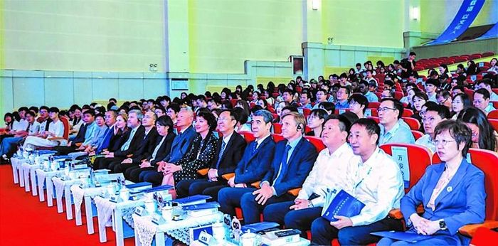 Hội nghị quy tụ các chuyên gia và đại diện ngành xuất bản từ nhiều quốc gia nhằm thảo luận chủ đề "Tái định hình hoạt động đọc và xuất bản trong kỷ nguyên trí tuệ số". Ảnh: China Daily.