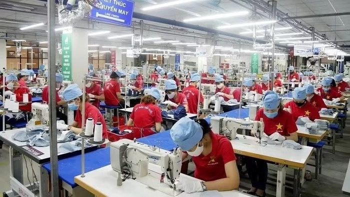 Sản xuất hàng dệt may xuất khẩu tại Tổng Công ty May 10. Ảnh: Nhân Dân.
