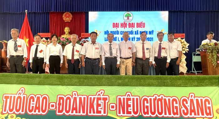 Ban Chấp hành Hội Người cao tuổi khóa I, nhiệm kỳ 2026 - 2031 ra mắt đại hội.