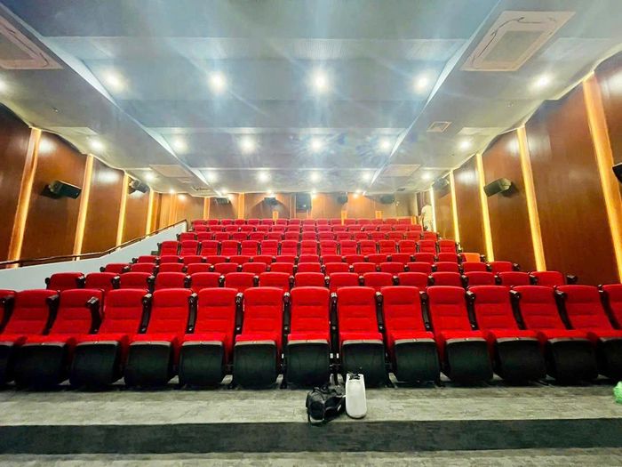 Cụm rạp chiếu phim Lê Độ với tổng 253 ghế ngồi được đội ngũ trang bị ánh sáng, âm thanh, ghế ngồi tiêu chuẩn nhằm phục vụ khán giả tại DANAFF IV. Ảnh: H.V
