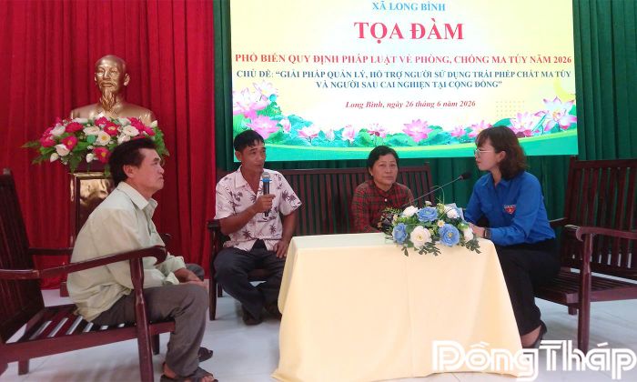 Đại diện các hộ gia đình chia sẻ những khó khăn khi có người thân liên quan đến ma túy.