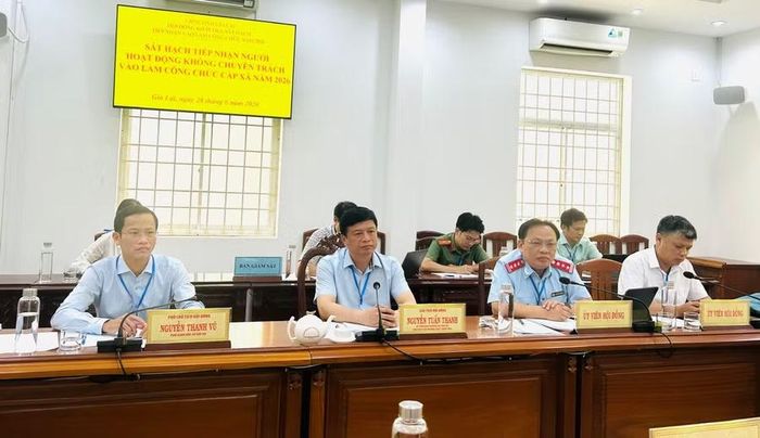  Các thành viên Hội đồng Kiểm tra, sát hạch. Ảnh: Nhật Trường 