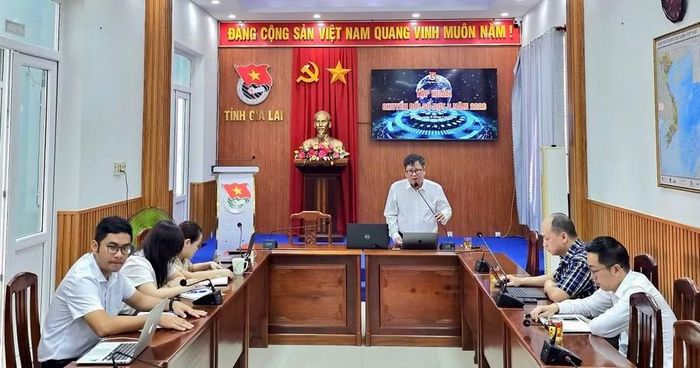  Tỉnh đoàn Gia Lai tổ chức lớp tập huấn chuyển đổi số đợt 2 - 2026 cho Thường trực Đoàn các xã, phường, đơn vị trực thuộc; thành viên các tổ công nghệ số cộng đồng và đội hình bình dân học vụ số trên địa bàn tỉnh. Ảnh: ĐVCC 
