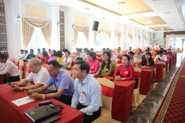 Đại biểu dự phiên làm việc thứ nhất của Đại hội.