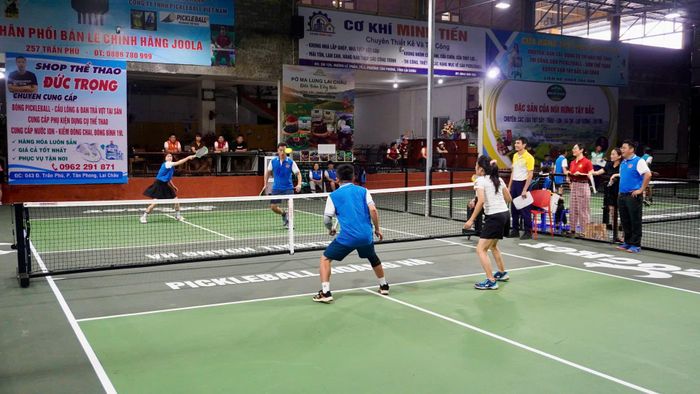 Các vận động viên tham gia thi đấu môn Pickleball.