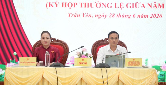 Các đồng chí Thường trực HĐND xã chủ trì kỳ họp.