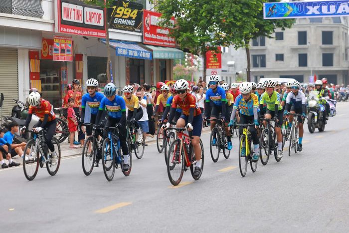 Các vận động nam thi đấu ở nội dung 40 km.