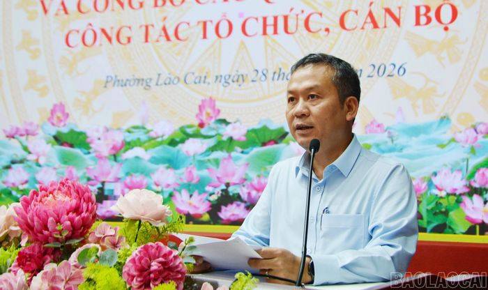 Đồng chí Nguyễn Quốc Huy - Ủy viên Ban Chấp hành Đảng bộ tỉnh, Bí thư Đảng ủy, Chủ tịch HĐND phường Lào Cai phát biểu tại hội nghị.