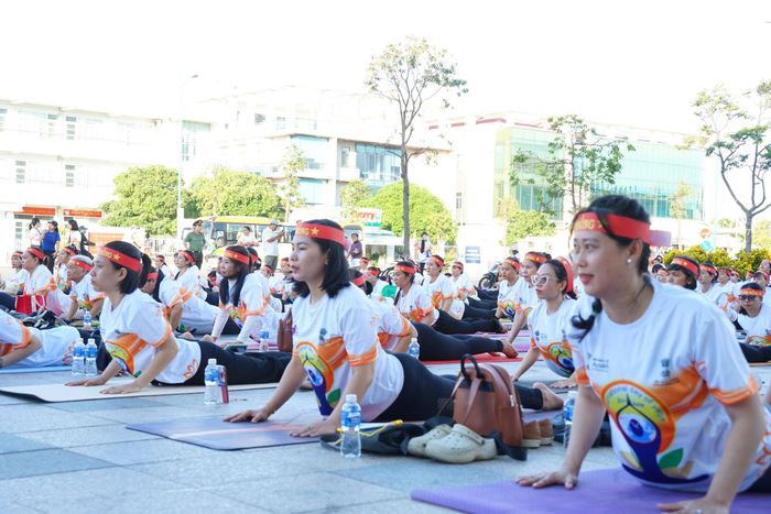 Hơn 500 vận động viên tham dự đồng diễn Yoga tại lễ kỷ niệm