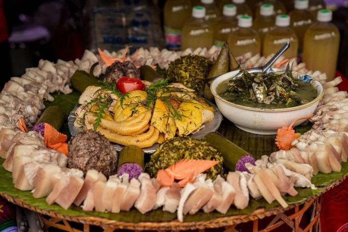 .Món ăn địa phương trong ngày lễ hội. Ảnh: Yên San