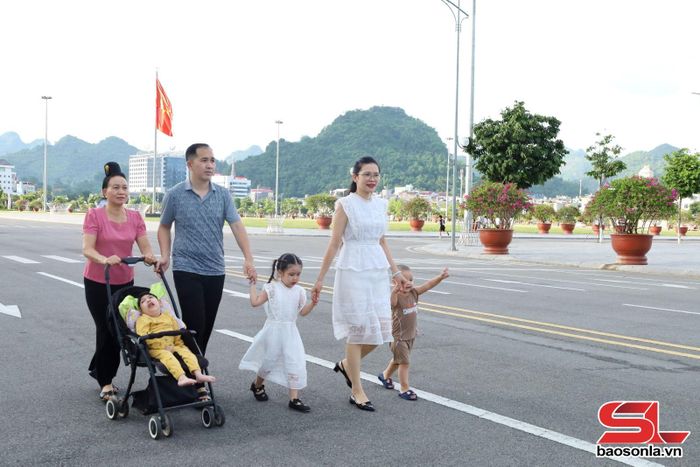 Gia đình bác sĩ Lò Thu Huyền được biểu dương là Gia đình công nhân, viên chức, lao động tiêu biểu toàn quốc giai đoạn 2021-2026.