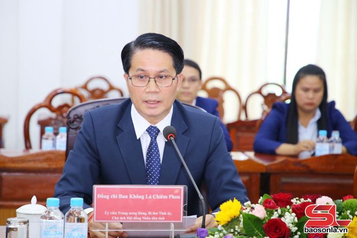 Đồng chí Bun Không Lả Chiêm Phon, Ủy viên Trung ương Đảng, Bí thư Tỉnh ủy, Chủ tịch HĐND tỉnh U Đôm Xay.