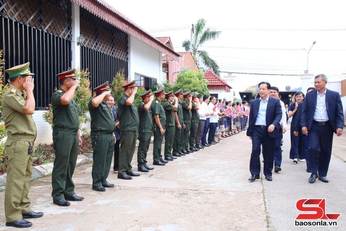 Đoàn đại biểu tỉnh U Đôm Xay đón Đoàn đại biểu cấp cao tỉnh Sơn La.