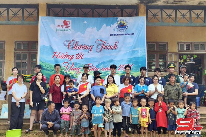 Chương trình thiện nguyện trao quà cho học sinh điểm trường Pá Kạch.
