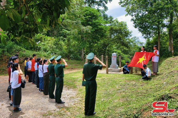 “Tiết học Biên cương” tại cột mốc quốc giới 187 góp phần nâng cao nhận thức, trách nhiệm bảo vệ chủ quyền lãnh thổ, an ninh biên giới quốc gia cho các em học sinh và tình nguyện viên.