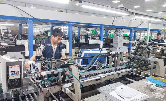 Sau khi hoàn thành nghĩa vụ quân sự, anh Vi Xuân Tùng lựa chọn học nghề cơ khí và hiện làm việc tại Công ty TNHH Doosun Việt Nam (Cụm công nghiệp Nguyên Gon, phường Sông Công).