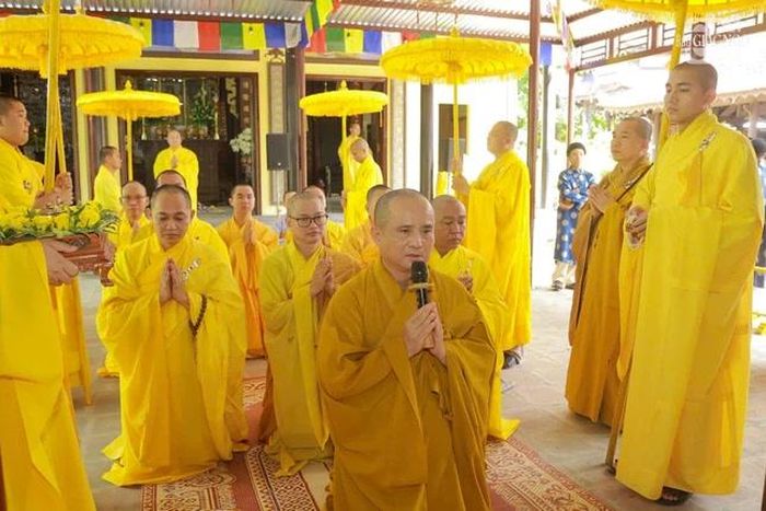Thượng tọa Thích Tâm Hải đại diện sơn môn tổ đình Kim Tiên dâng lời tác bạch