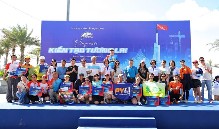 Khép lại giải đấu lần này, Ban tổ chức, các đại biểu cùng những vận động viên có màn tranh đấu đặc sắc, nổi bật đã cùng ghi lại những kỷ niệm đẹp.