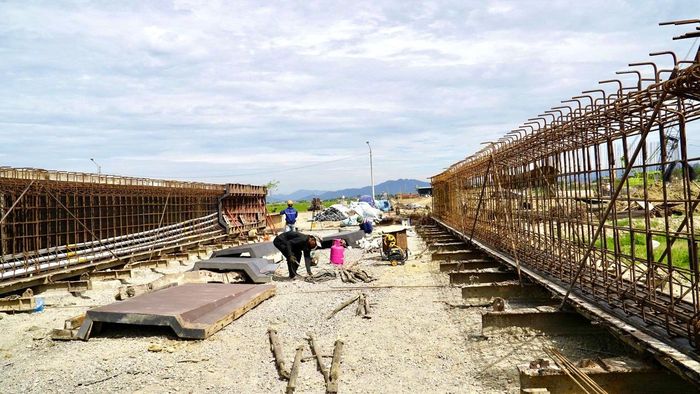 Nhà thầu Công ty CP Xây dựng công trình 510 đảm nhận thi công 6 cây cầu thuộc gói thầu XL.01. Đến nay đã triển khai 4/6 cây cầu, hoàn thành cọc khoan nhồi tại cầu An Nhơn 3 và An Nhơn 4, đồng thời thi công bệ mố trụ và đúc dầm để sẵn sàng gác dầm khi hoàn thành phần thân trụ.