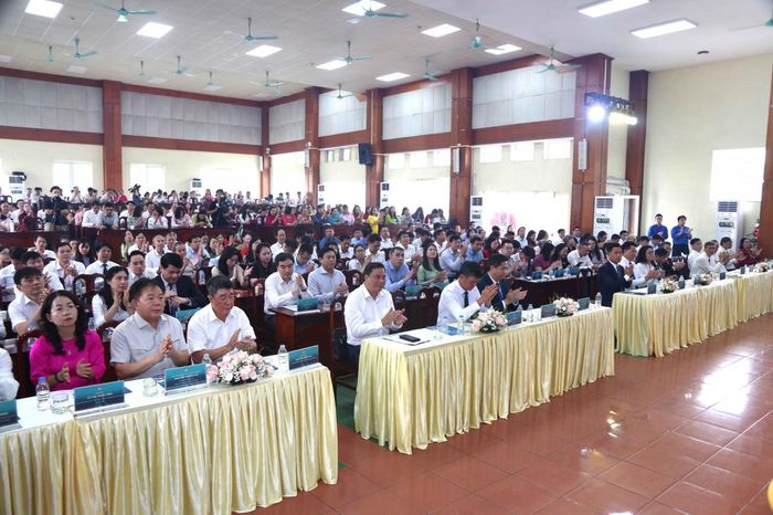 Quang cảnh lễ công bố quyết định thành lập Phân hiệu Học viện Tài chính tại tỉnh Hưng Yên. Ảnh: Đức Minh