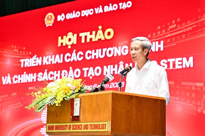 GS.TS Lê Anh Tuấn, Giám đốc Đại học Bách khoa Hà Nội phát biểu. Ảnh: Văn Mạnh
