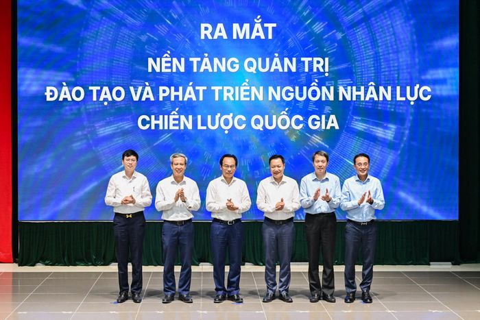 Trong khuôn khổ chương trình, Bộ GD-ĐT giới thiệu “Nền tảng quản trị đào tạo và phát triển nguồn nhân lực chiến lược quốc gia”. Ảnh: Văn Mạnh
