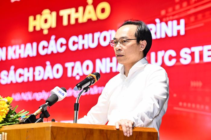 Bộ trưởng Bộ GD-ĐT Hoàng Minh Sơn phát biểu tại Hội thảo. Ảnh: Văn Mạnh