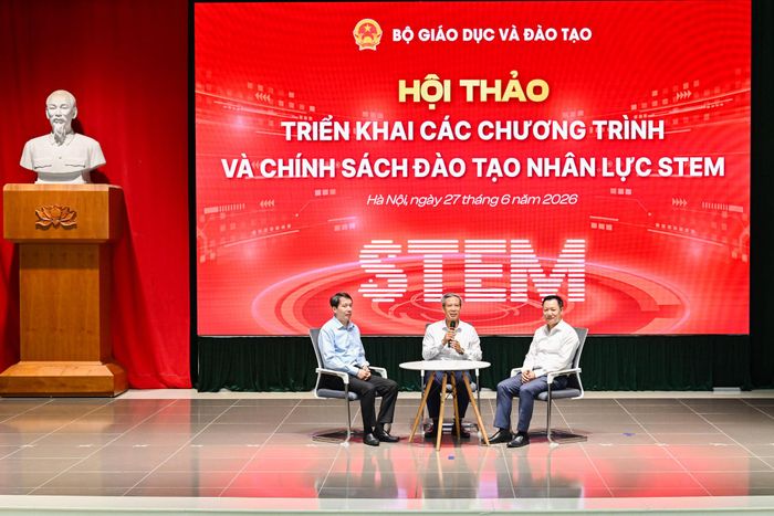Các chuyên gia chia sẻ tại Hội thảo. Ảnh: Văn Mạnh