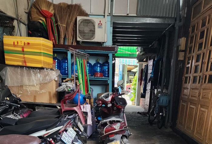 Một con hẻm trong khu dân cư.