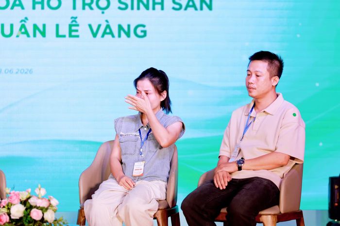 Giọt nước mắt của cặp vợ chồng mang gen bệnh Thalassemia sau nhiều năm mới có con khỏe mạnh.