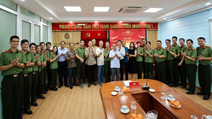 Các thế hệ cán bộ chiến sĩ Phòng An ninh kinh tế họp mặt nhân dịp kỷ niệm 73 năm Ngày truyền thống lực lượng An ninh kinh tế.
