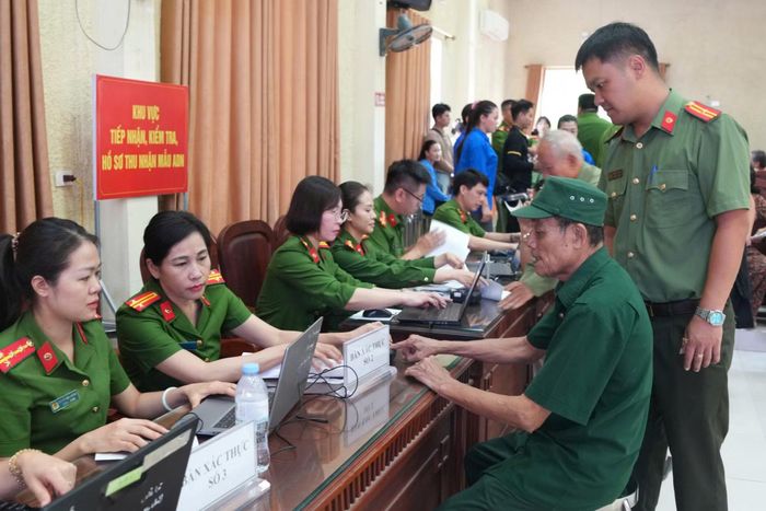 Gần 400 CBCS Công an Nghệ An được huy động vào chiến dịch đầy ý nghĩa này.