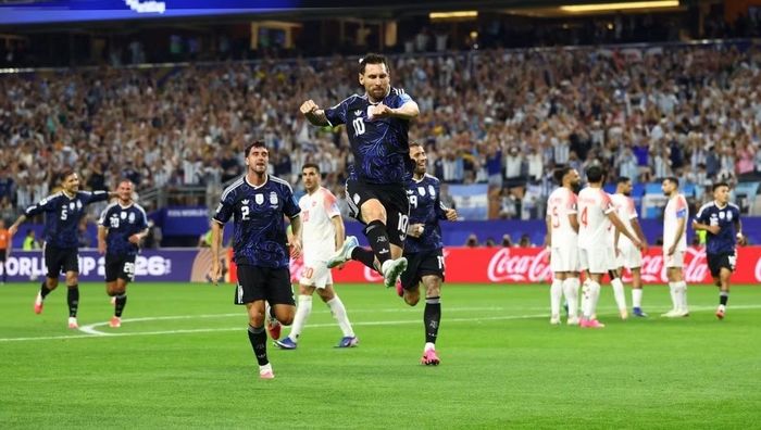 Các nhà đương kim vô địch Argentina cũng chịu những áp lực nhất định khi gặp Cabo Verde tại vòng 32 đội. Ảnh: Reuters.