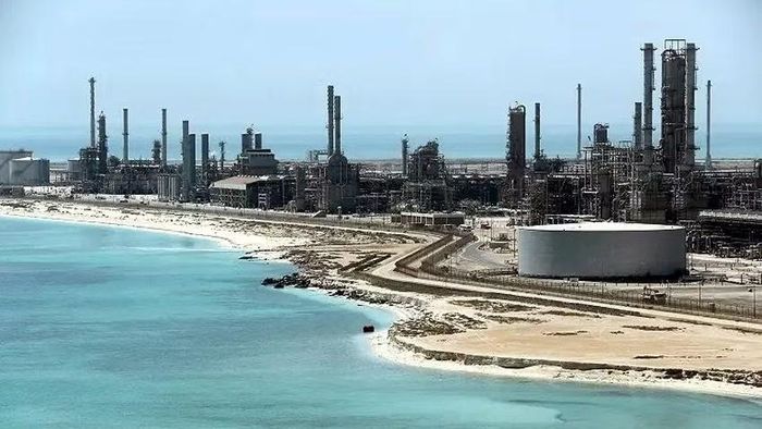 Cảng dầu chiến lược Ras Tanura của Arab Saudi. Ảnh: Reuters