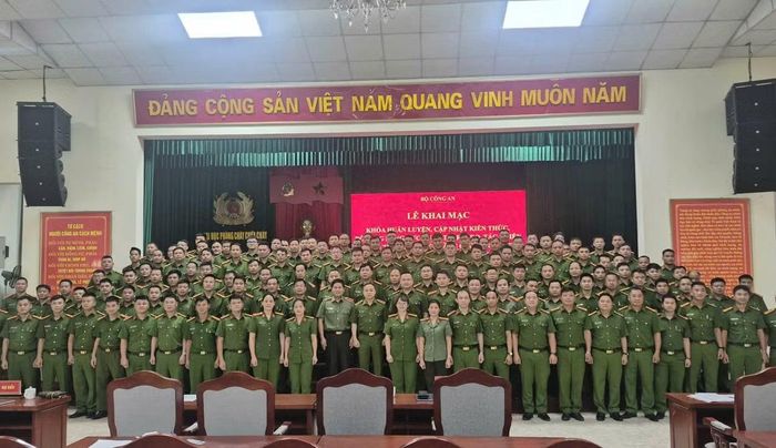 Các đại biểu và các học viên tại lễ khai mạc Khóa tập huấn.