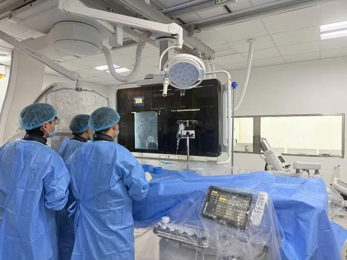 Các bác sĩ nút động mạch phế quản dưới, cứu bệnh nhân ho ra máu rất nặng.