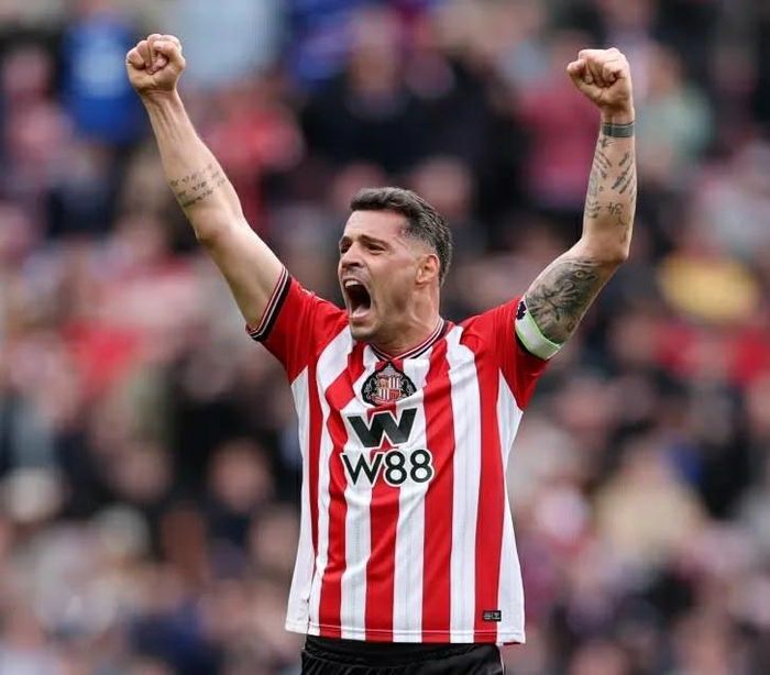 Tiền vệ người Thụy Sĩ có mùa giải 2025/26 thành công trong màu áo Sunderland