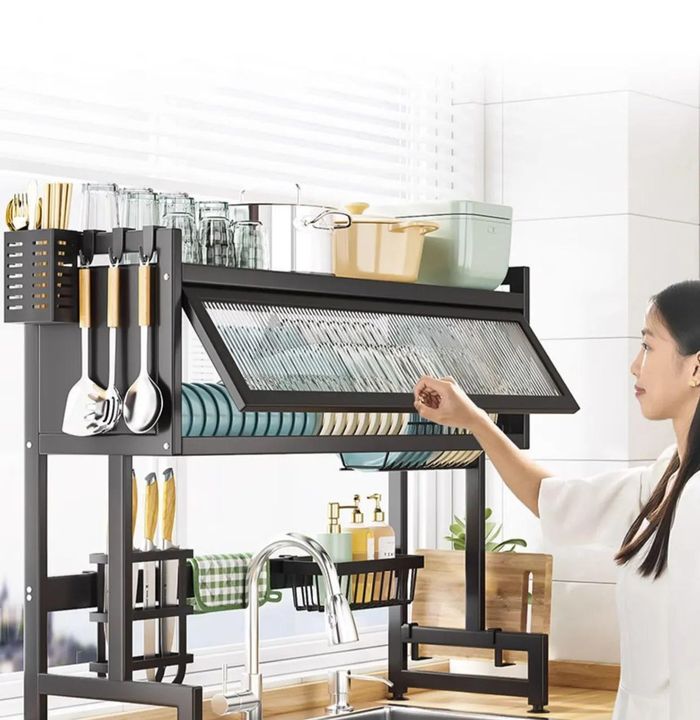 Chiếc kệ nhiều tầng giúp tận dụng không gian theo chiều dọc, tăng diện tích lưu trữ